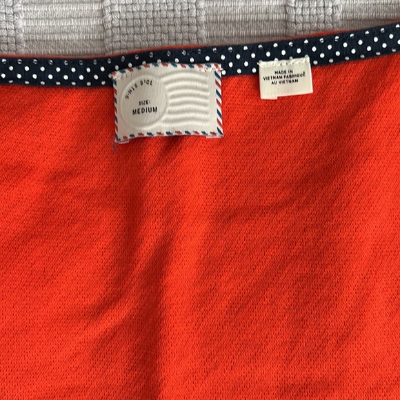 Anthropologie crinkled crepe short sleeve top with ruffles on bottom and back - Picture 2 of 3